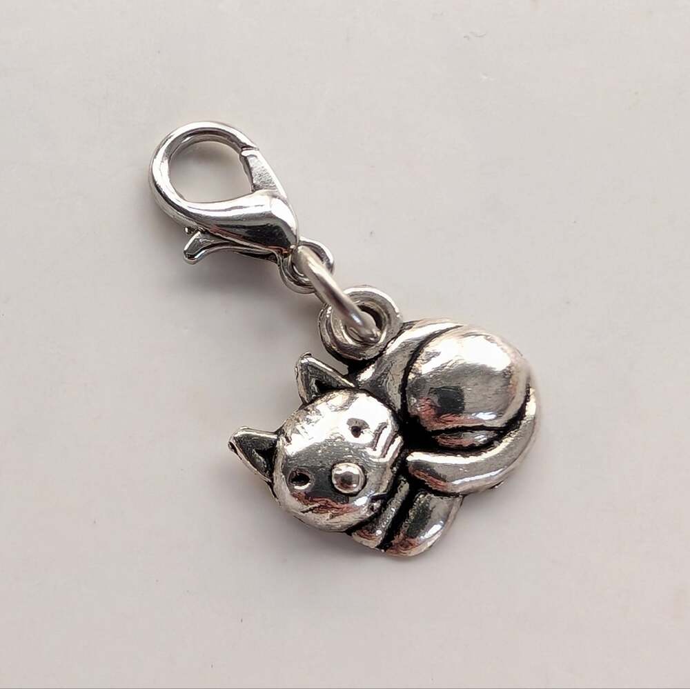Vintage Silver Tone Collectible Cute Cat Kitty Mini Pendant Bracelet Charm